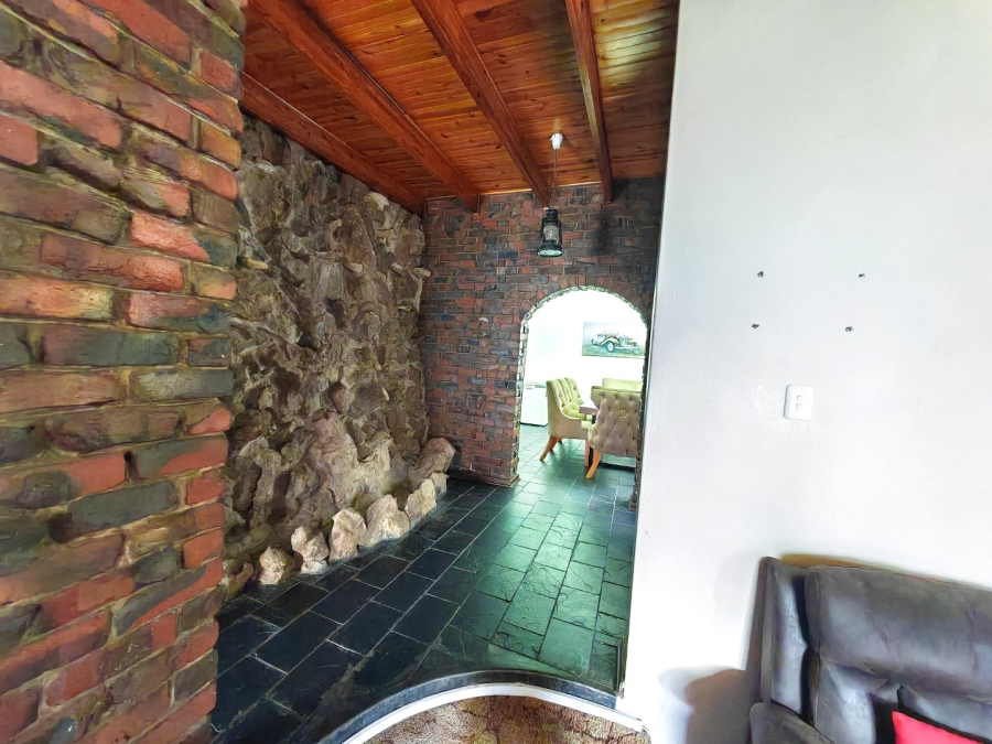5 Bedroom Property for Sale in Fichardt Park Free State
